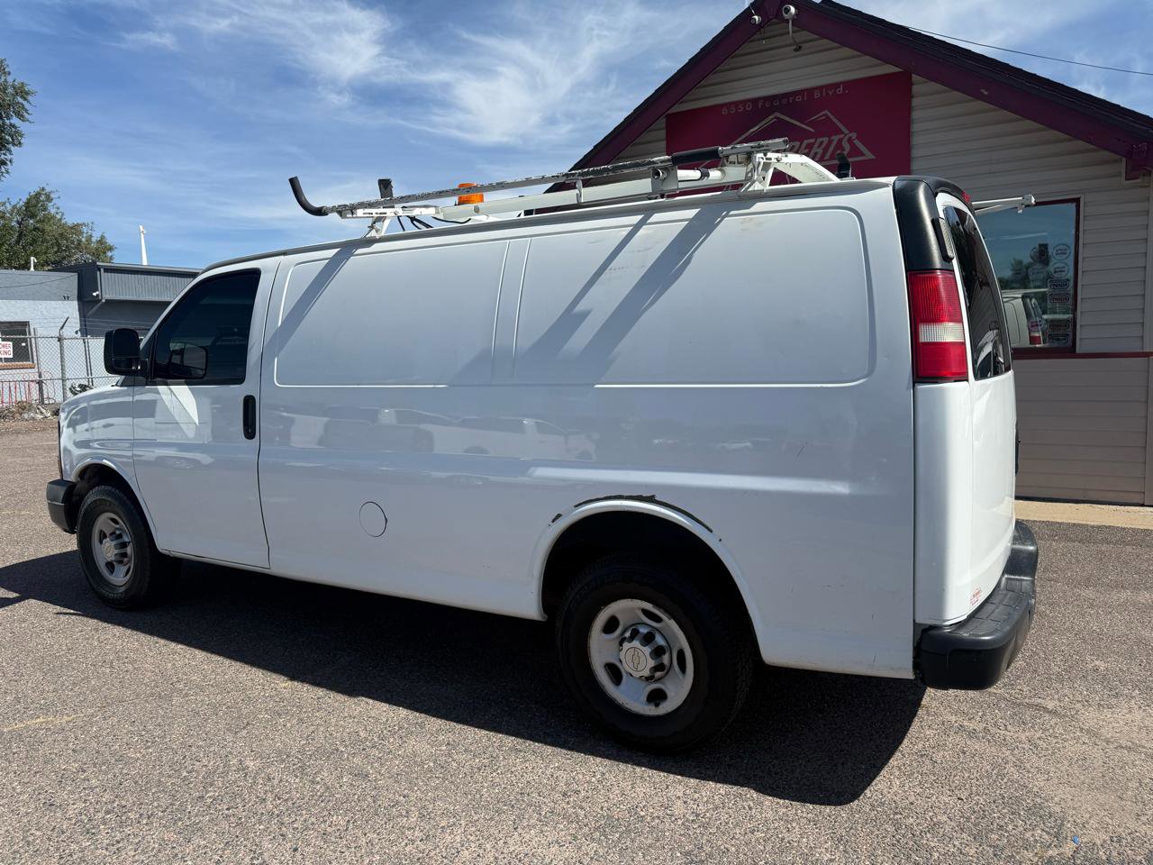 Used 2010 Chevrolet Express 2500 RWD image 6