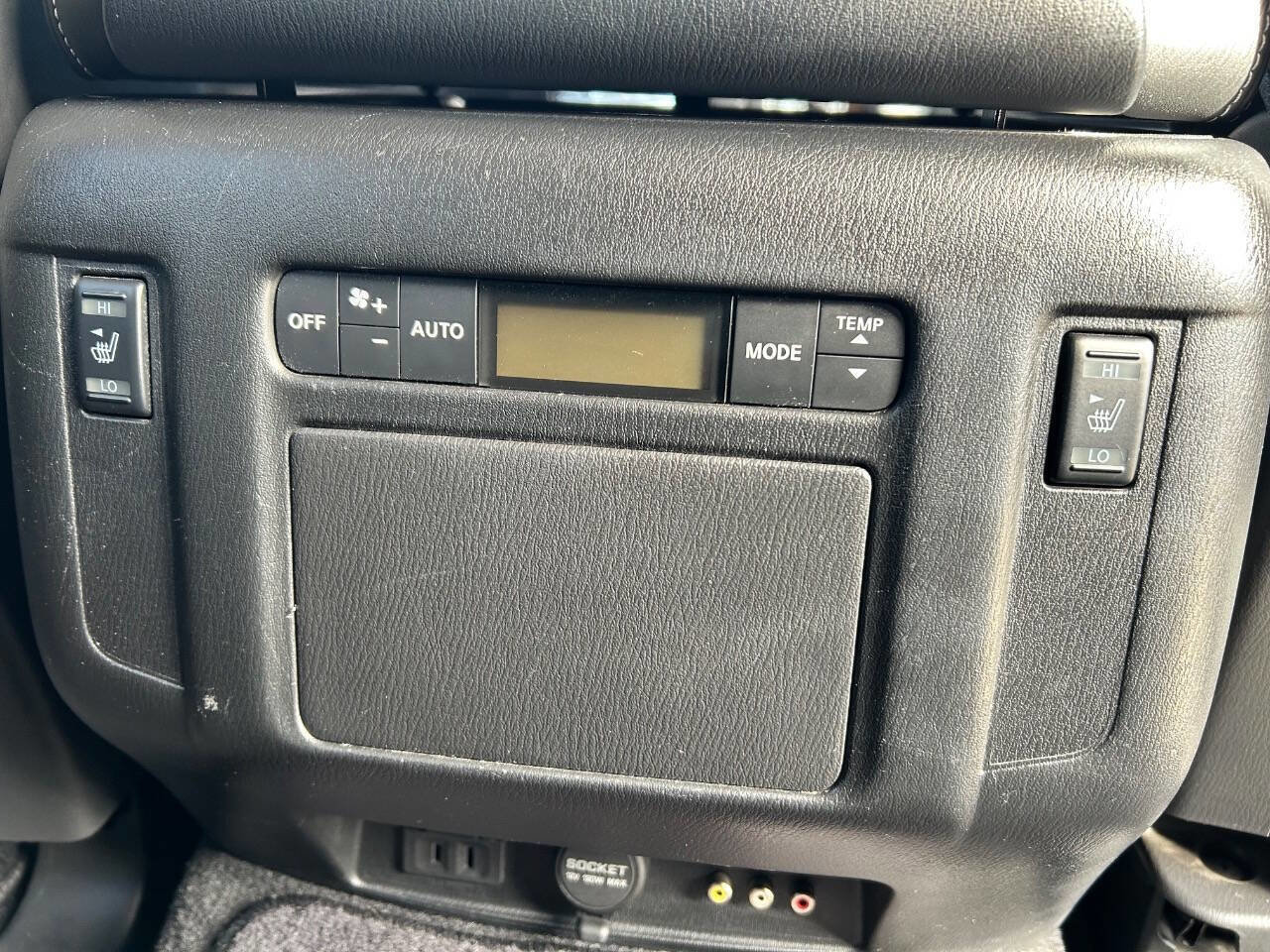 Used 2017 Nissan Armada Platinum w/ Captain Seat Package image 21