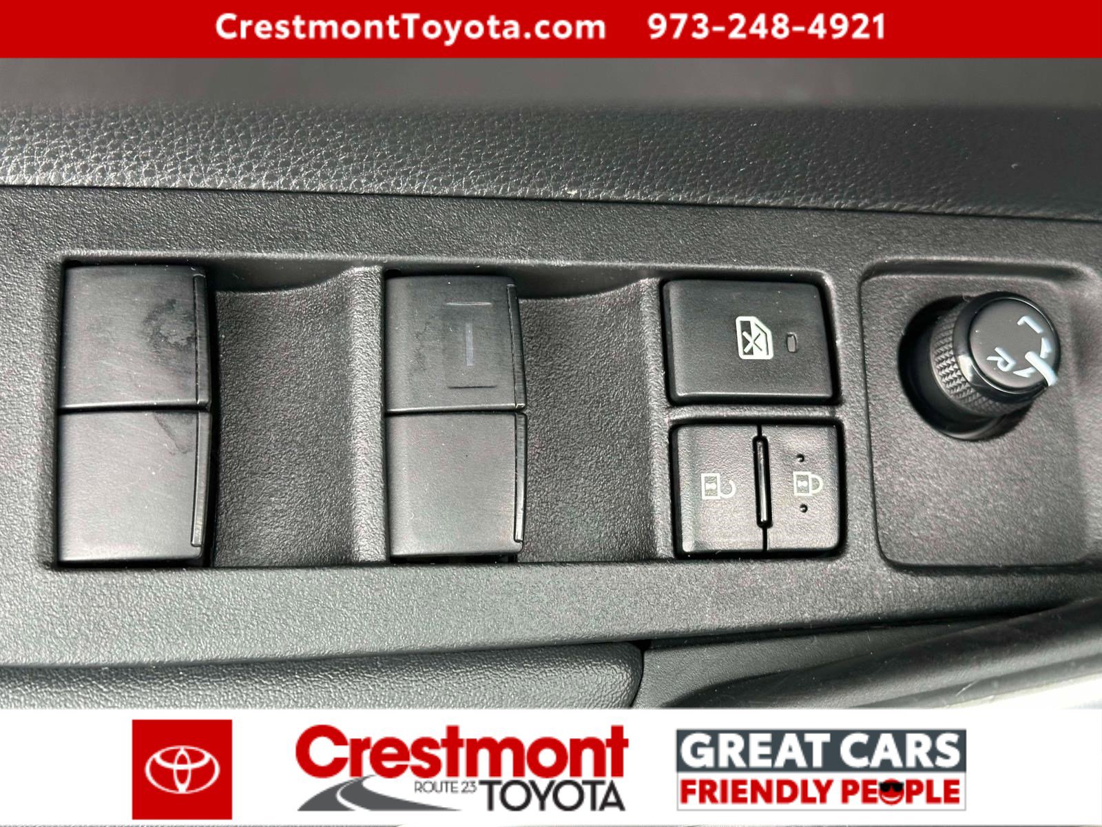 Certified 2023 Toyota Corolla Cross LE w/ Moonroof Package image 12