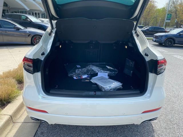 Used 2024 Maserati Levante GT Ultima image 9