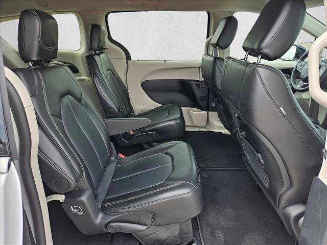 Used 2024 Chrysler Pacifica Touring-L FWD image 24
