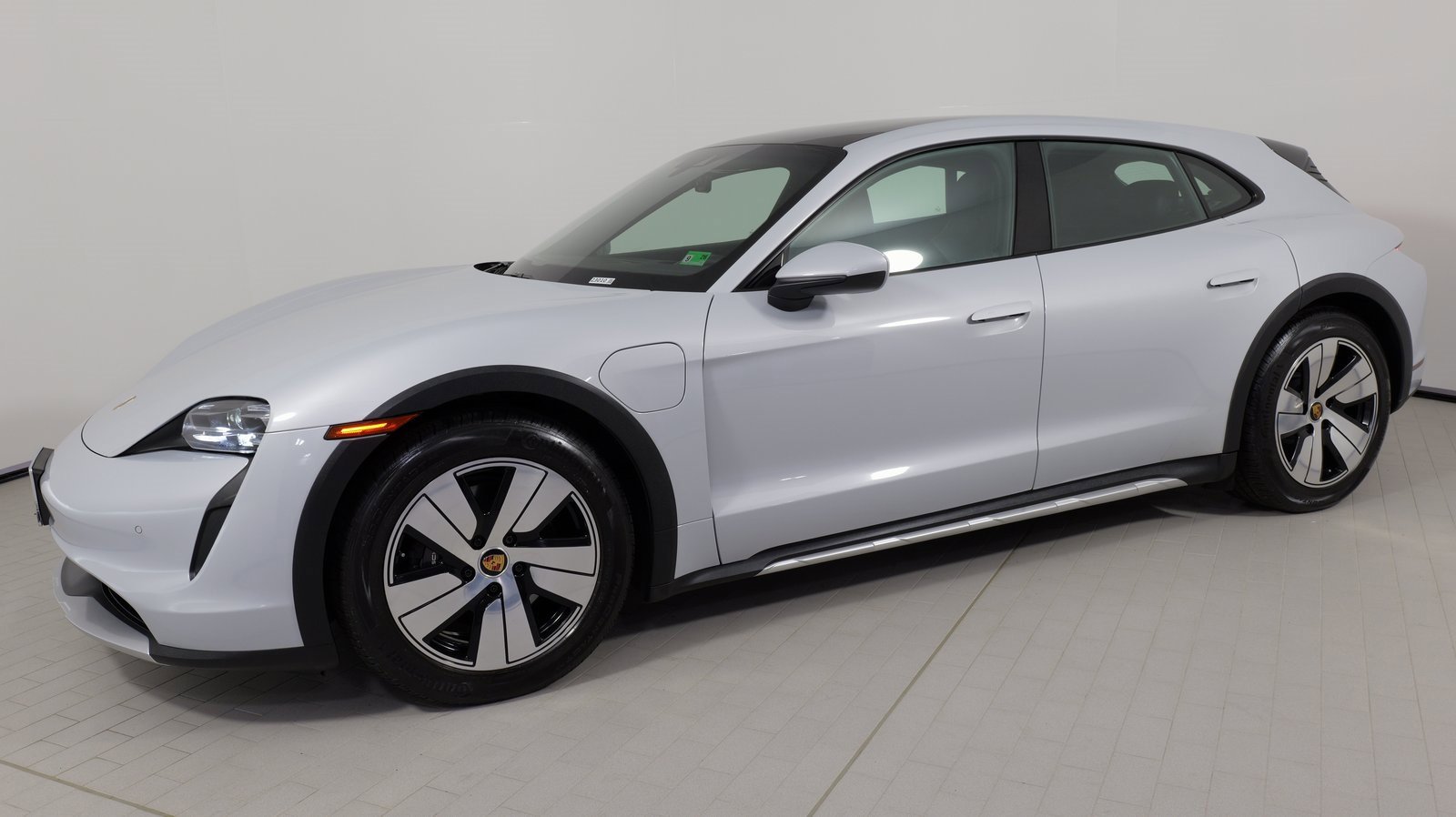 Used 2023 Porsche Taycan 4 Cross Turismo video 1