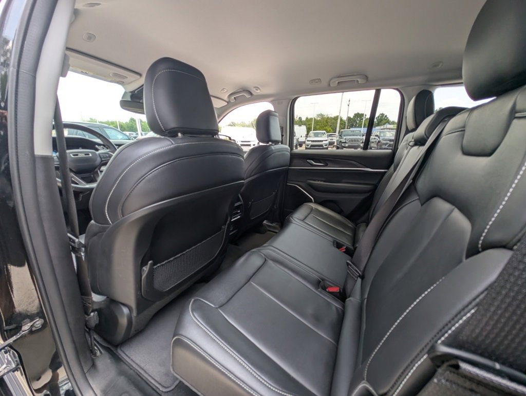 Used 2022 Jeep Grand Cherokee Limited image 17