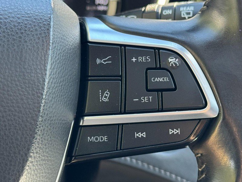 Used 2021 Toyota Highlander XLE image 18