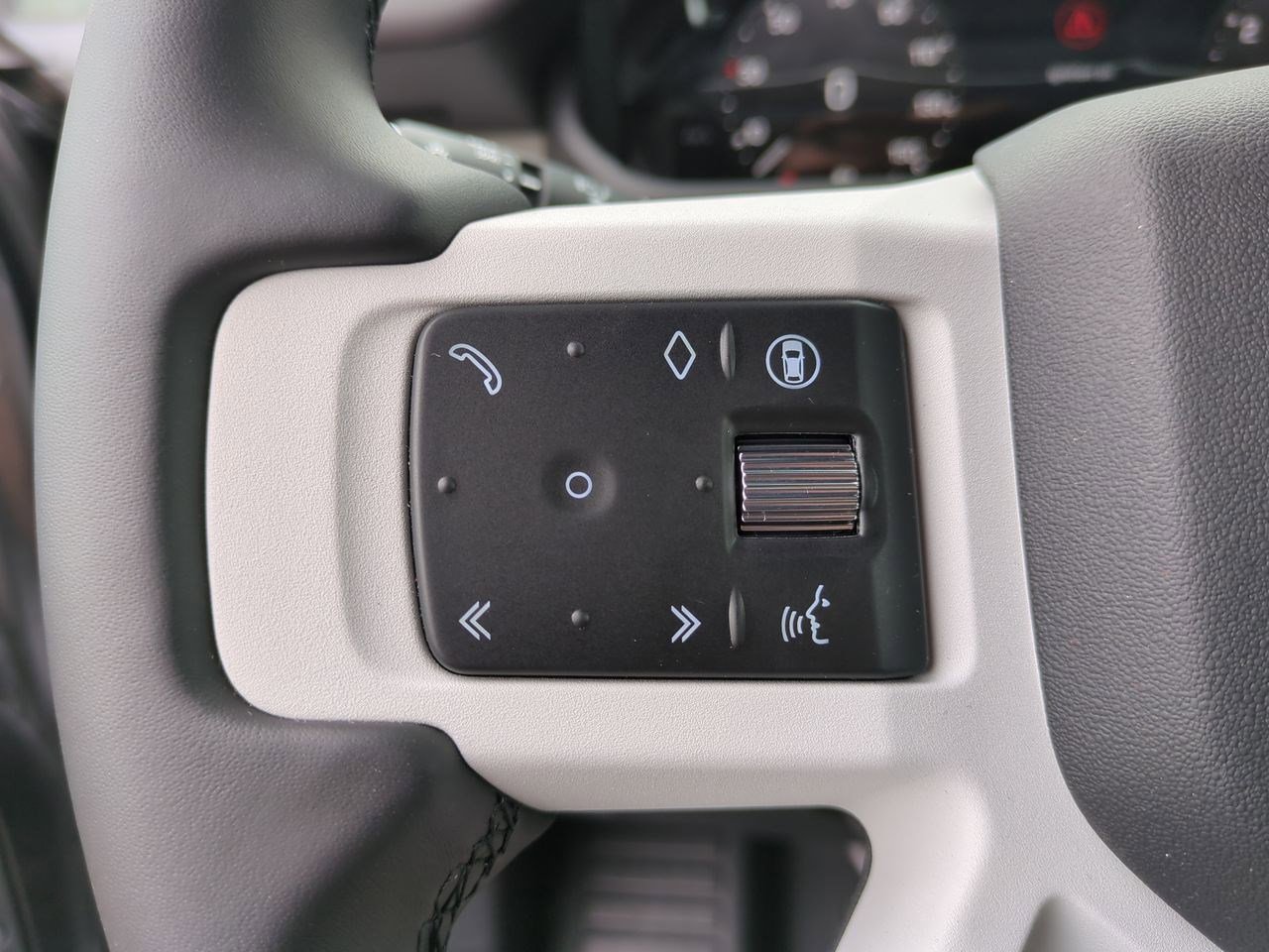 New 2025 Land Rover Defender 130 X-Dynamic SE image 11