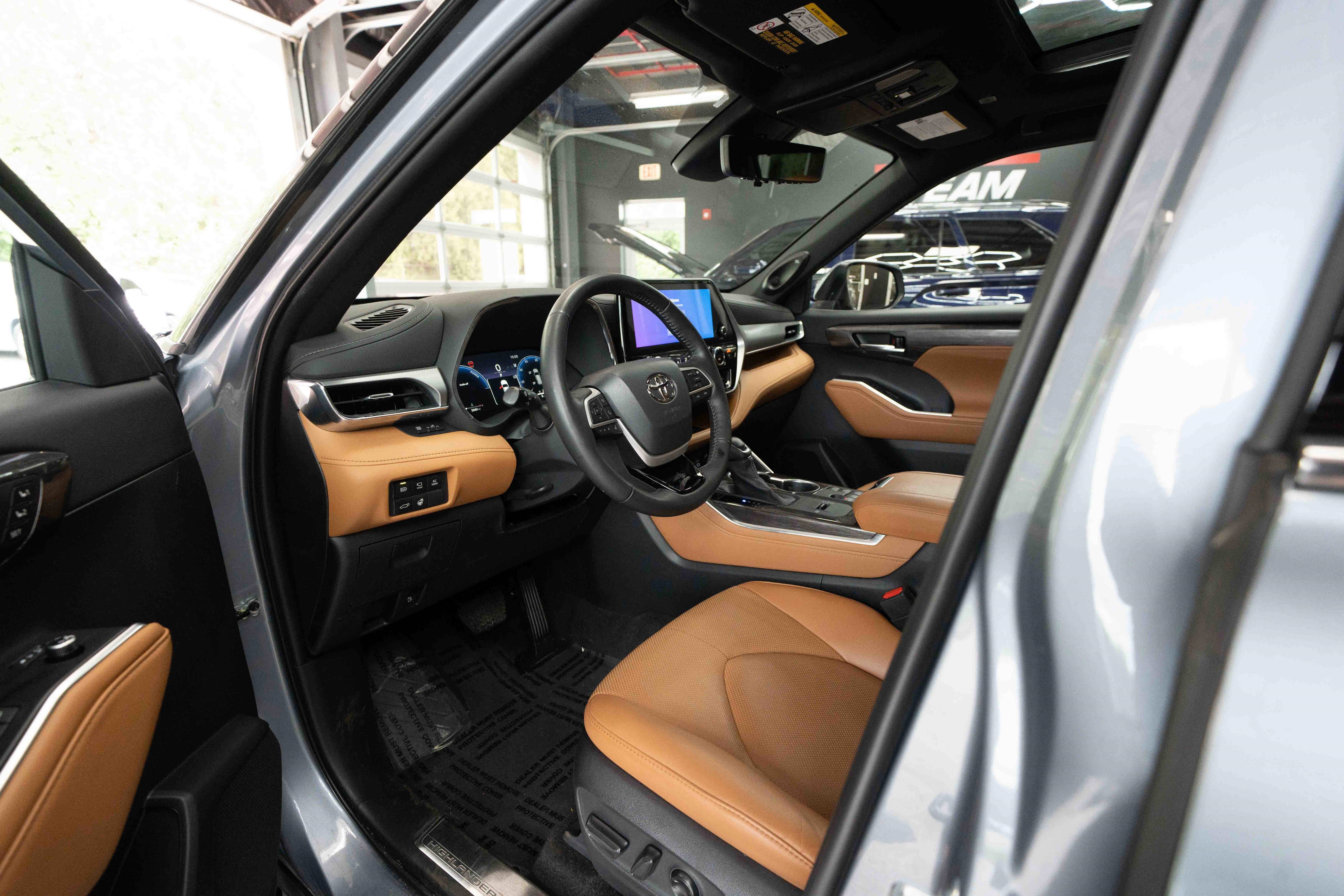 Used 2023 Toyota Highlander Platinum AWD/4WD image 8