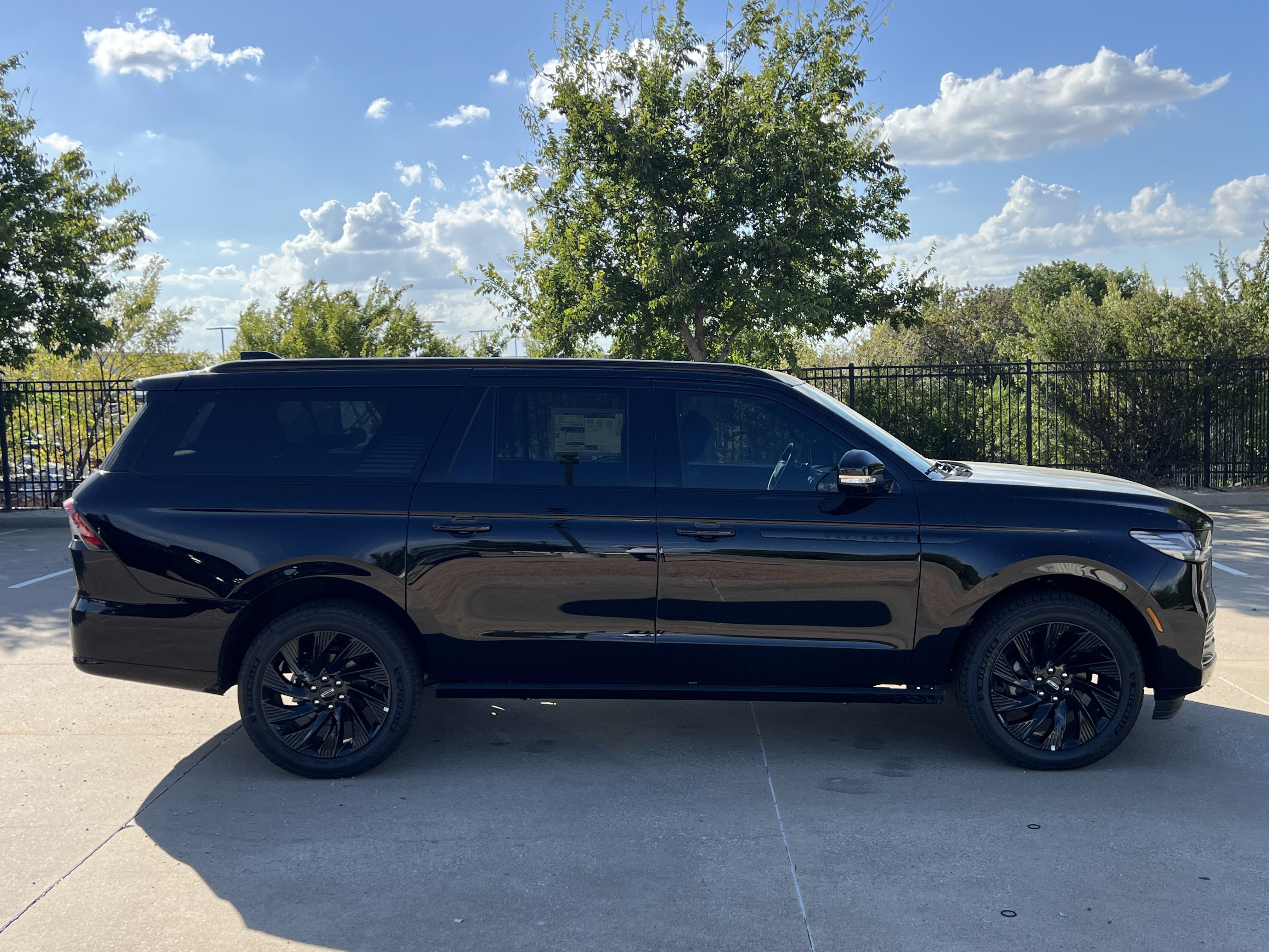 New 2027 Lincoln Navigator L Reserve w/ Jet Appearance Package AWD/4WD image 10