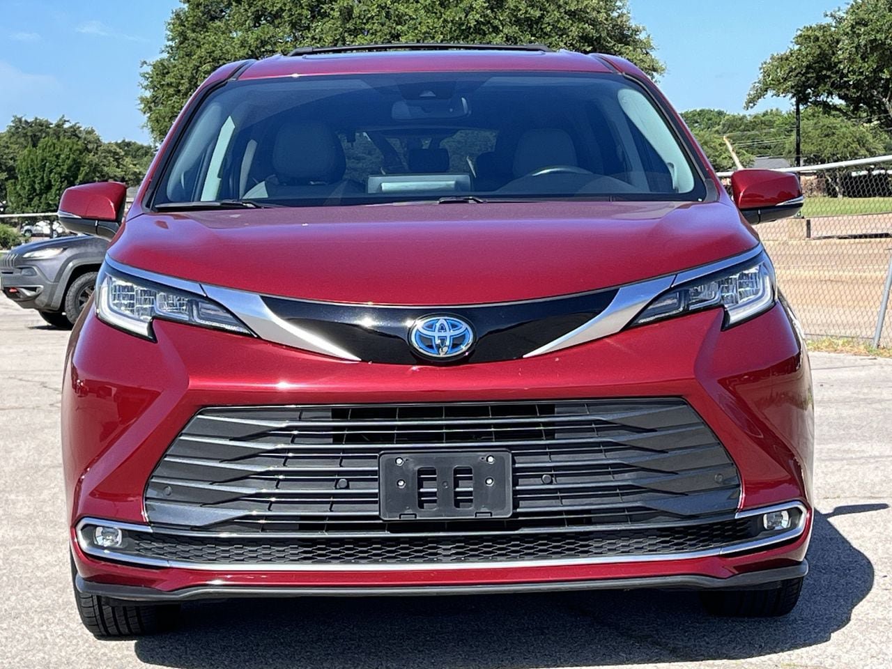Used 2024 Toyota Sienna Limited FWD image 7