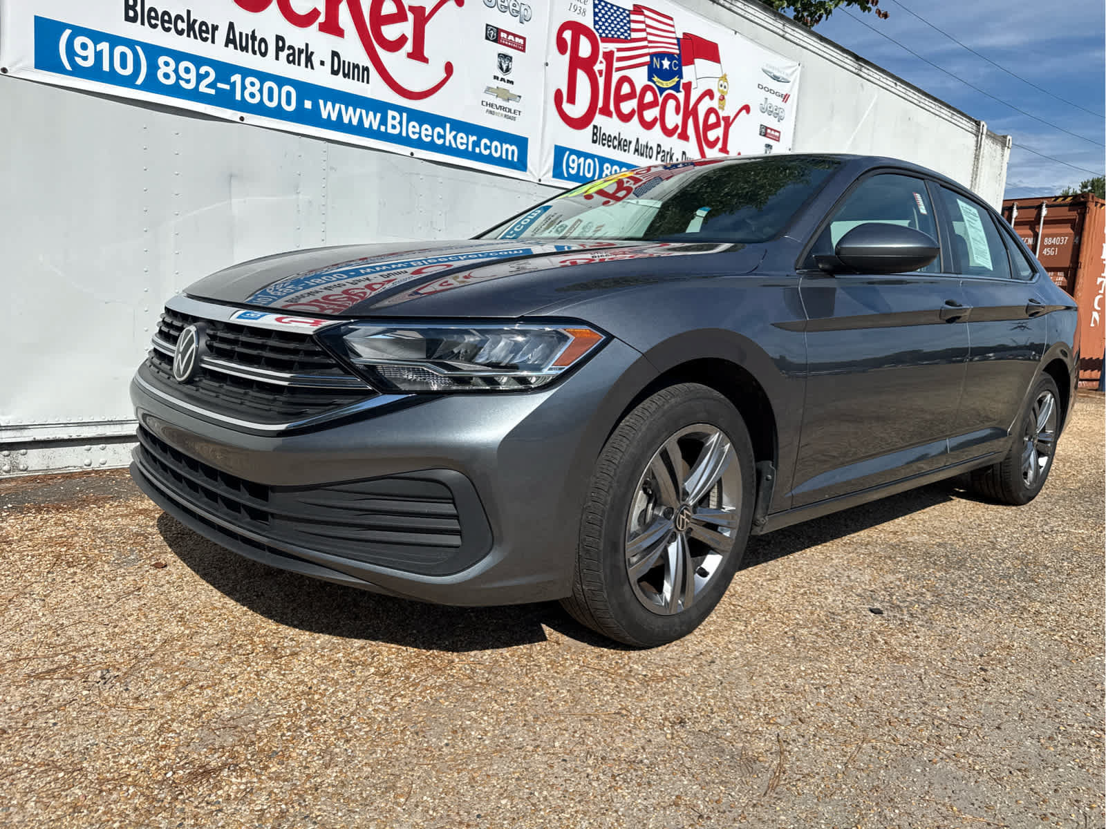 Used 2024 Volkswagen Jetta SE FWD image 6
