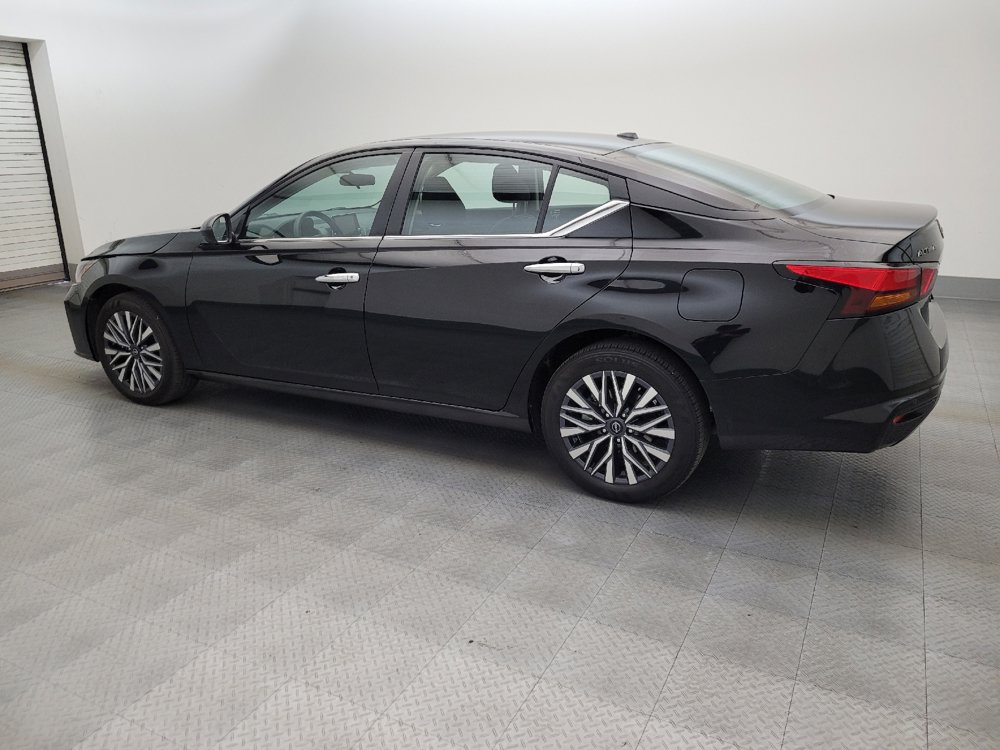 Used 2025 Nissan Altima 2.5 SV AWD/4WD image 3