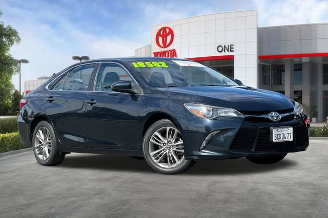 Certified 2017 Toyota Camry SE FWD image 2