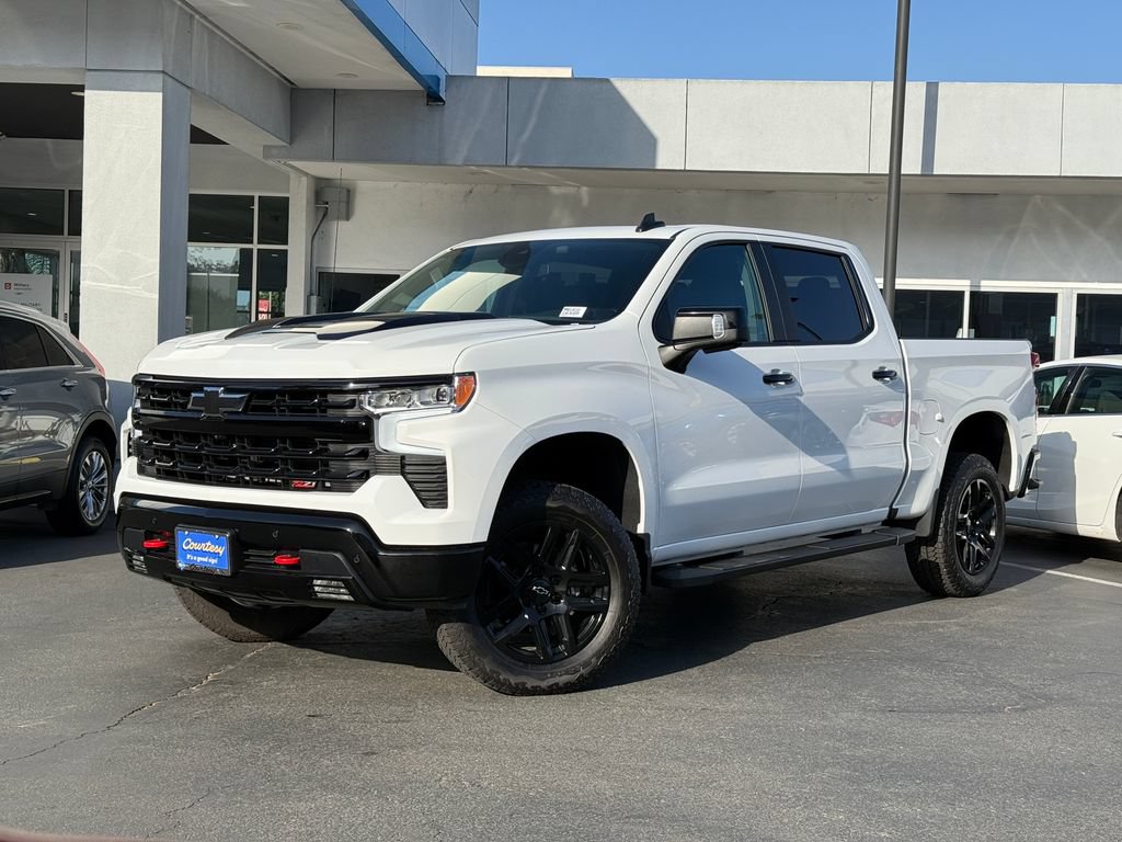 Used 2026 Chevrolet Silverado 1500 LT Trail Boss w/ LT Trail Boss Premium Package AWD/4WD image 2