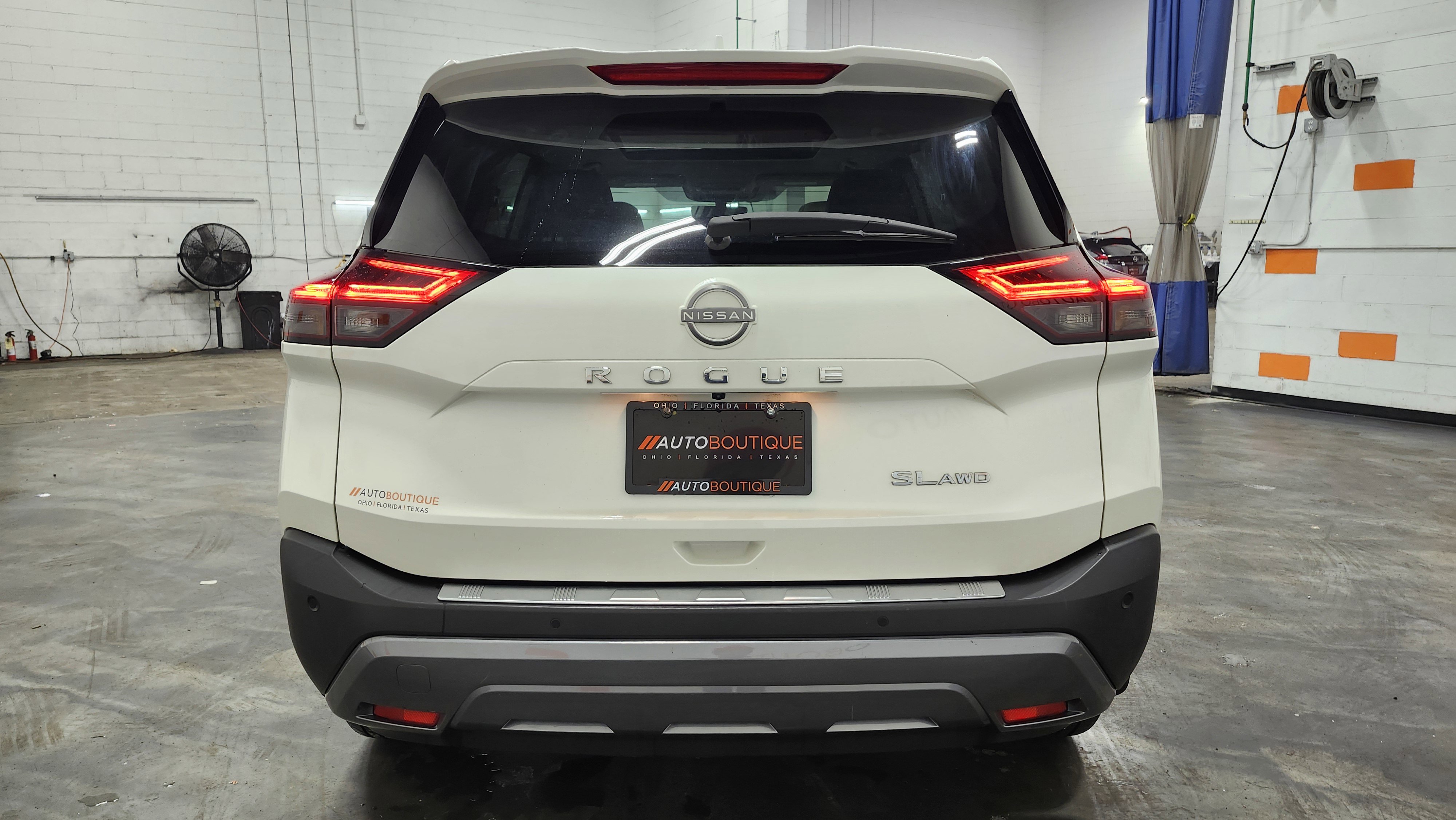 Used 2023 Nissan Rogue SL w/ SL Premium Package image 18