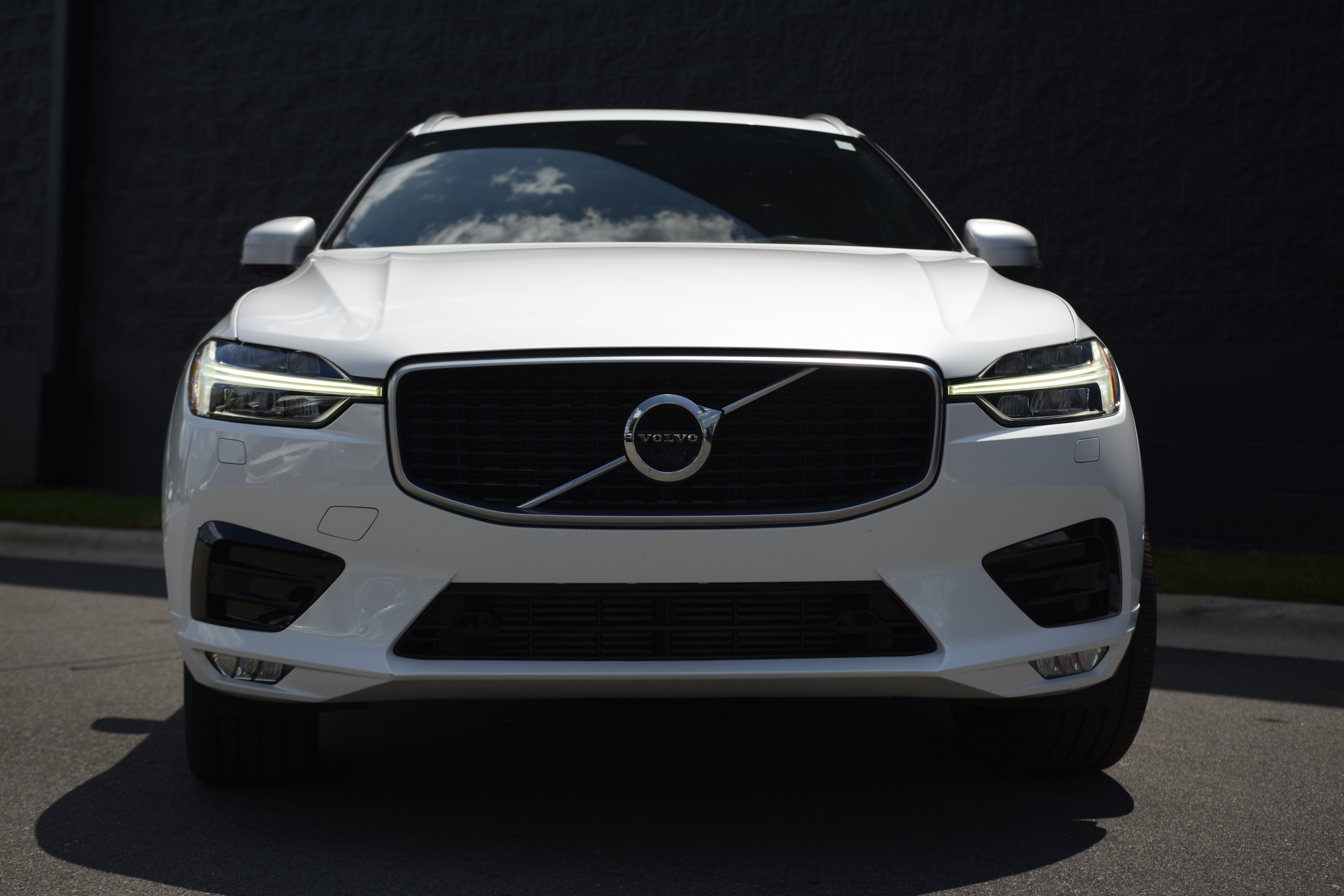 Used 2019 Volvo XC60 T6 R-Design w/ Protection Package Premier AWD/4WD image 10