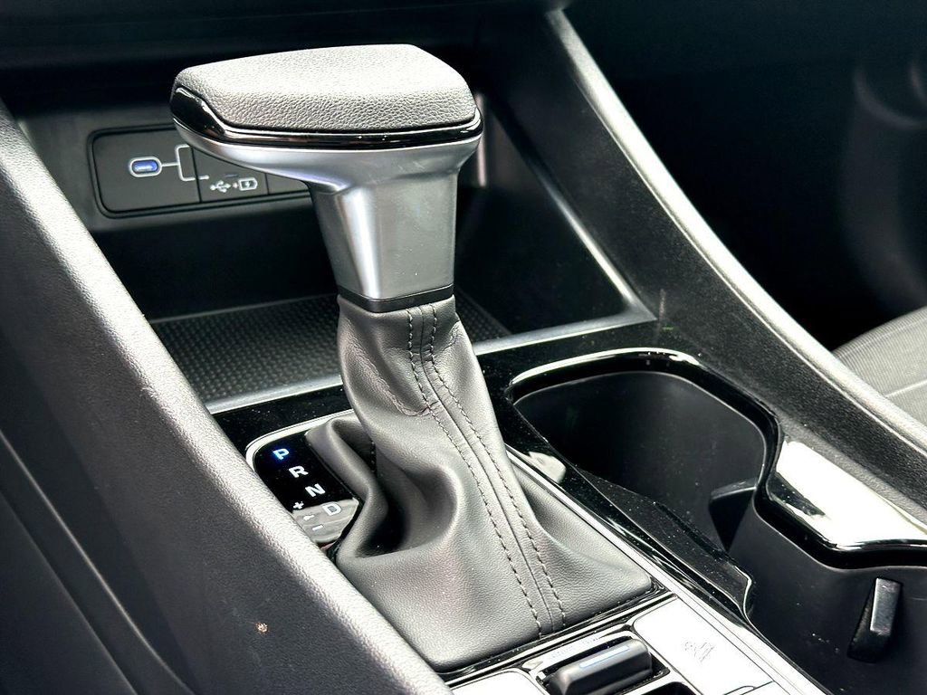 Used 2025 Hyundai Santa Cruz SE image 19