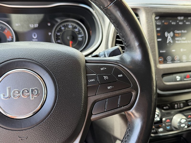 Used 2019 Jeep Cherokee Trailhawk w/ Cold Weather Group AWD/4WD image 16