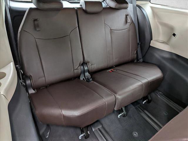 Used 2021 Toyota Sienna Platinum AWD/4WD image 22