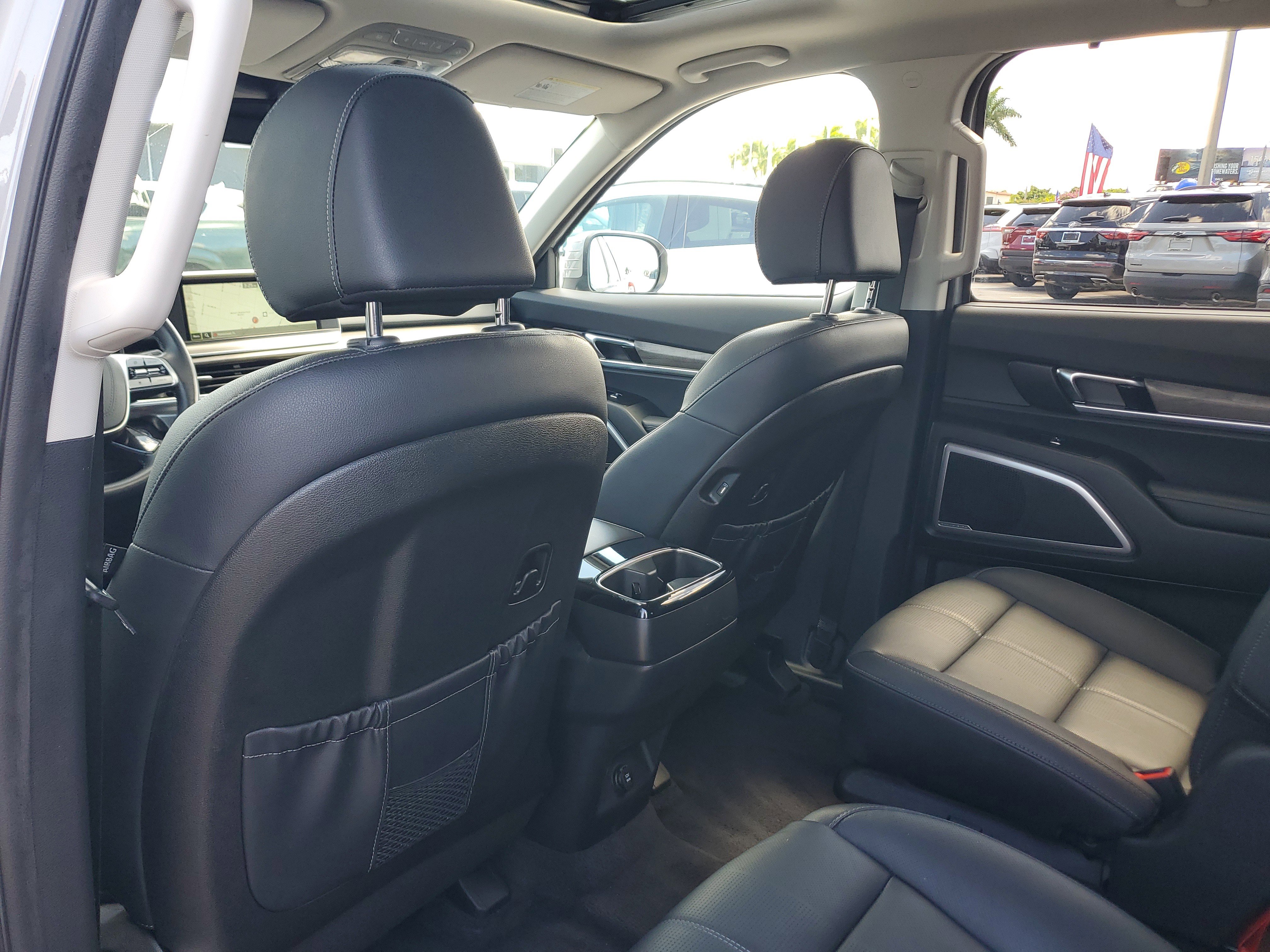 Used 2022 Kia Telluride EX w/ EX Premium Package image 16