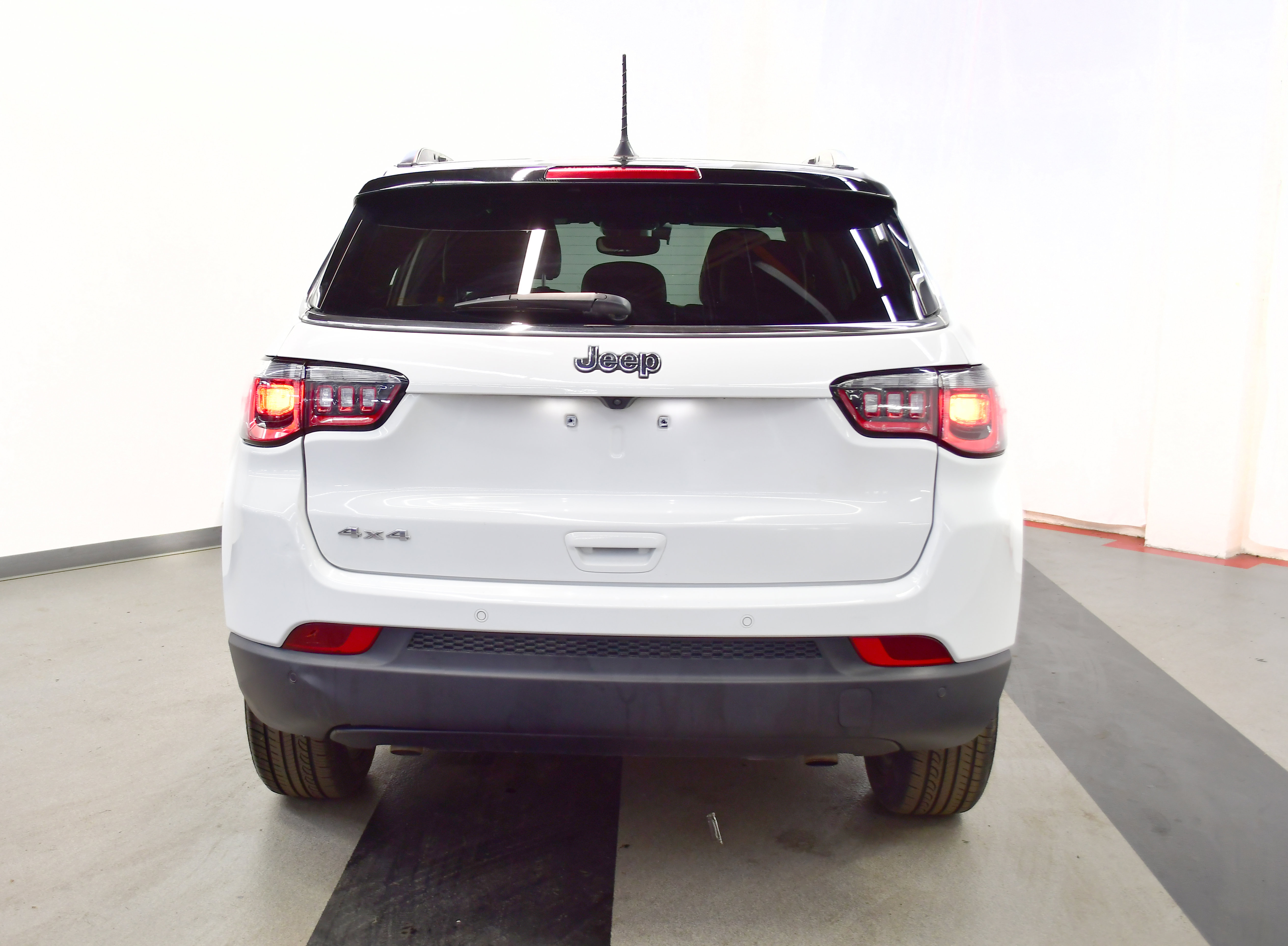 Used 2025 Jeep Compass Limited image 6