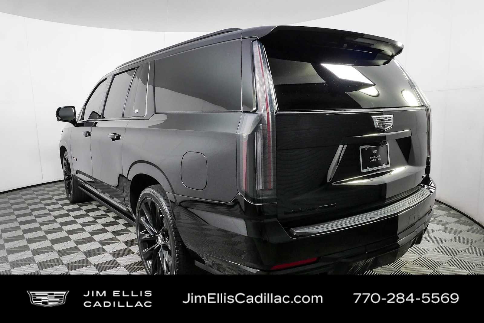 Certified 2025 Cadillac Escalade ESV V w/ LPO, ONYX Package AWD/4WD image 31