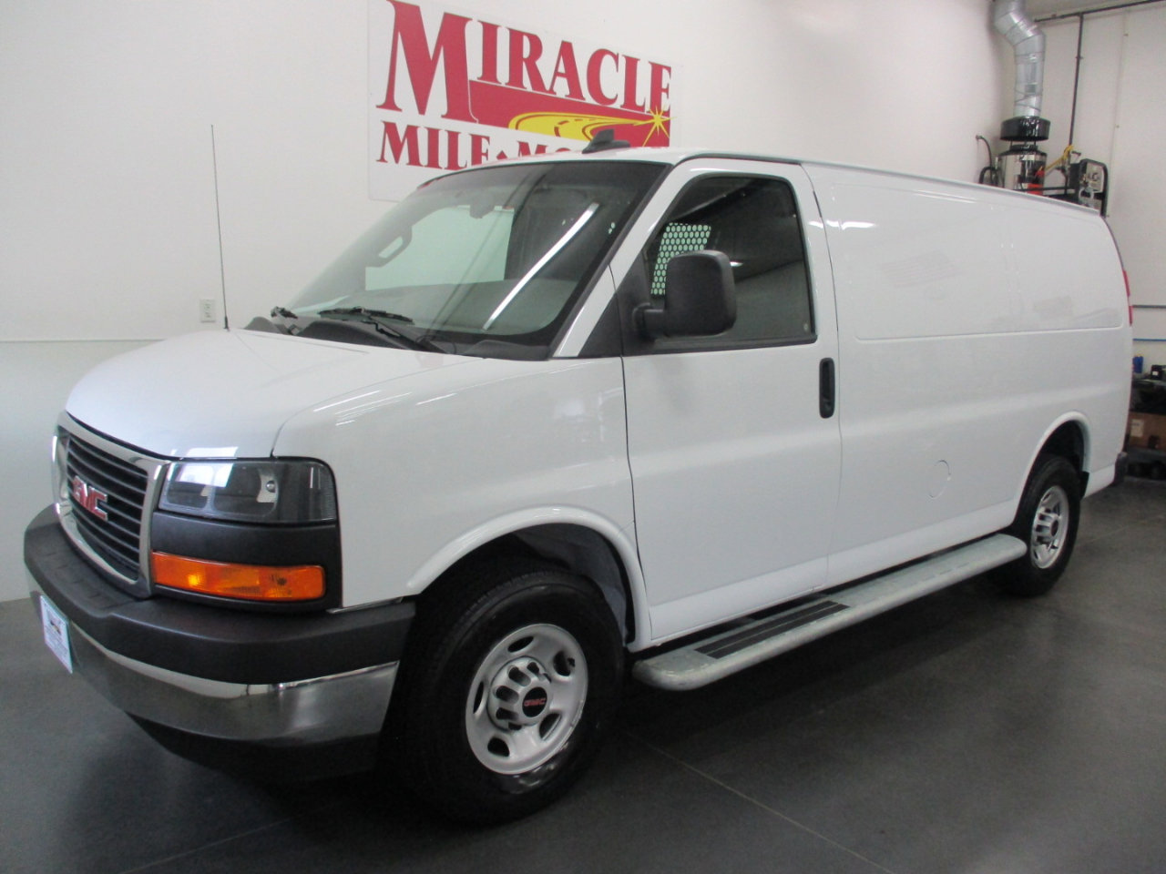 Used 2024 GMC Savana 2500 w/ Driver Convenience Package image 3