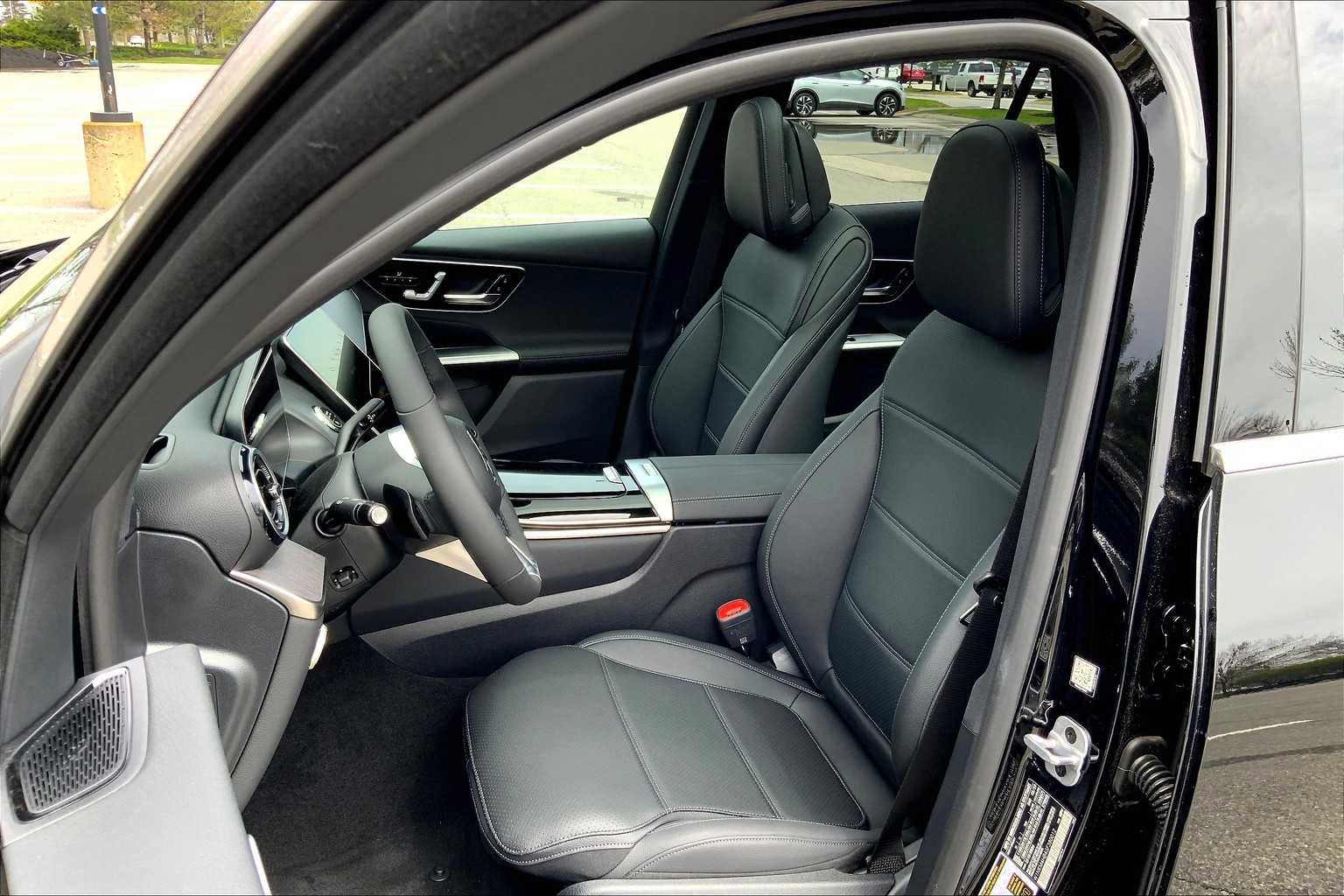 Certified 2025 Mercedes-Benz GLC 300 4MATIC image 12