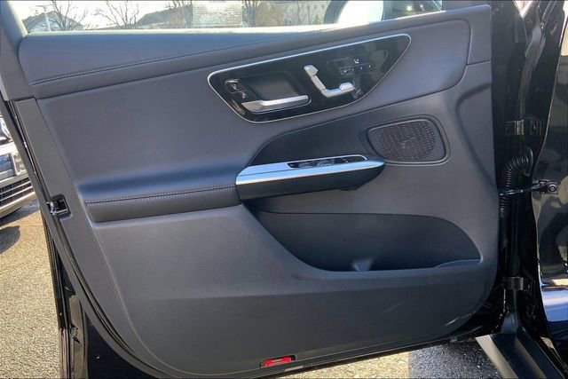 Used 2025 Mercedes-Benz GLC 300 4MATIC image 17