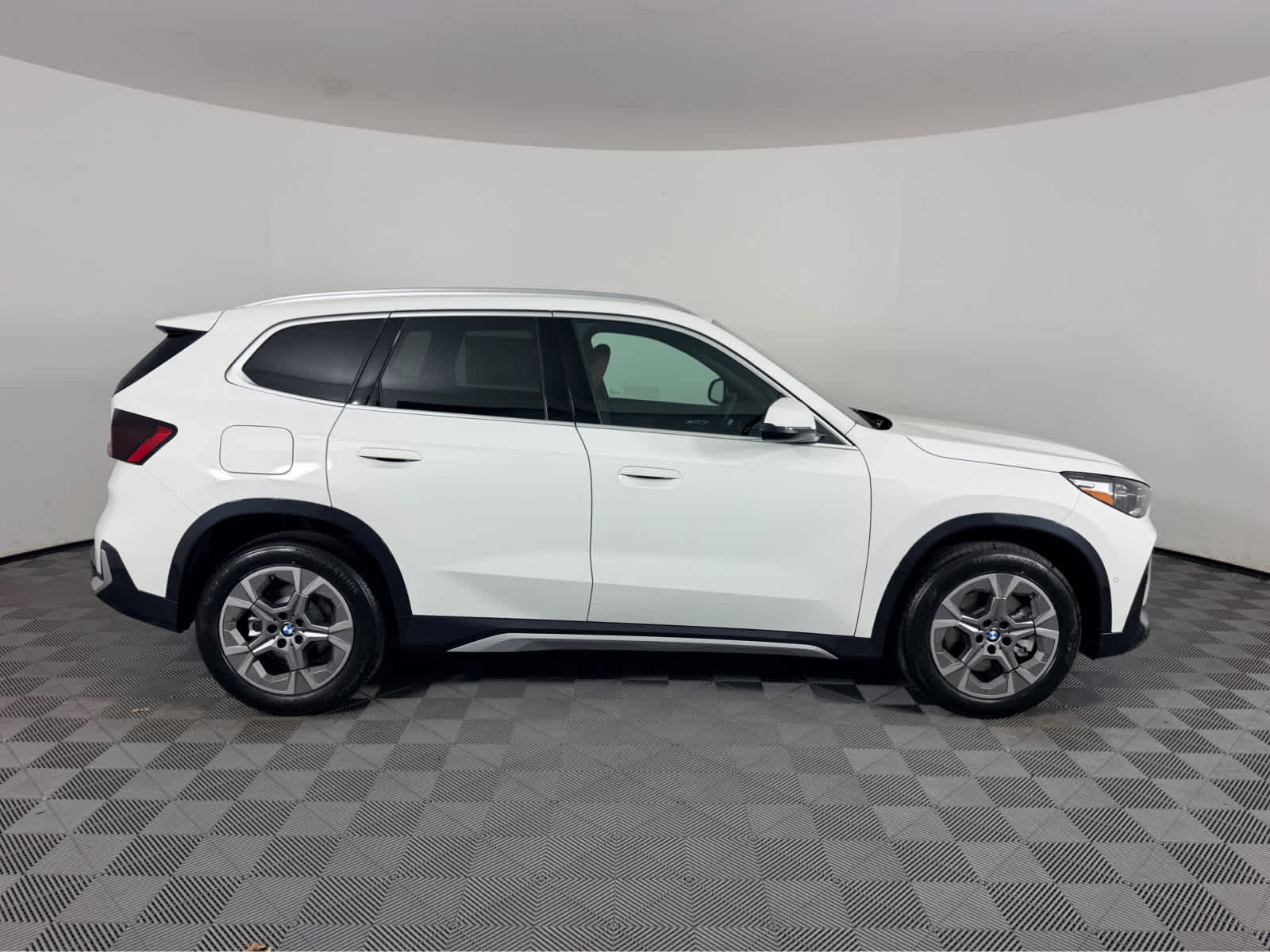 New 2027 BMW X1 xDrive28i AWD/4WD image 2