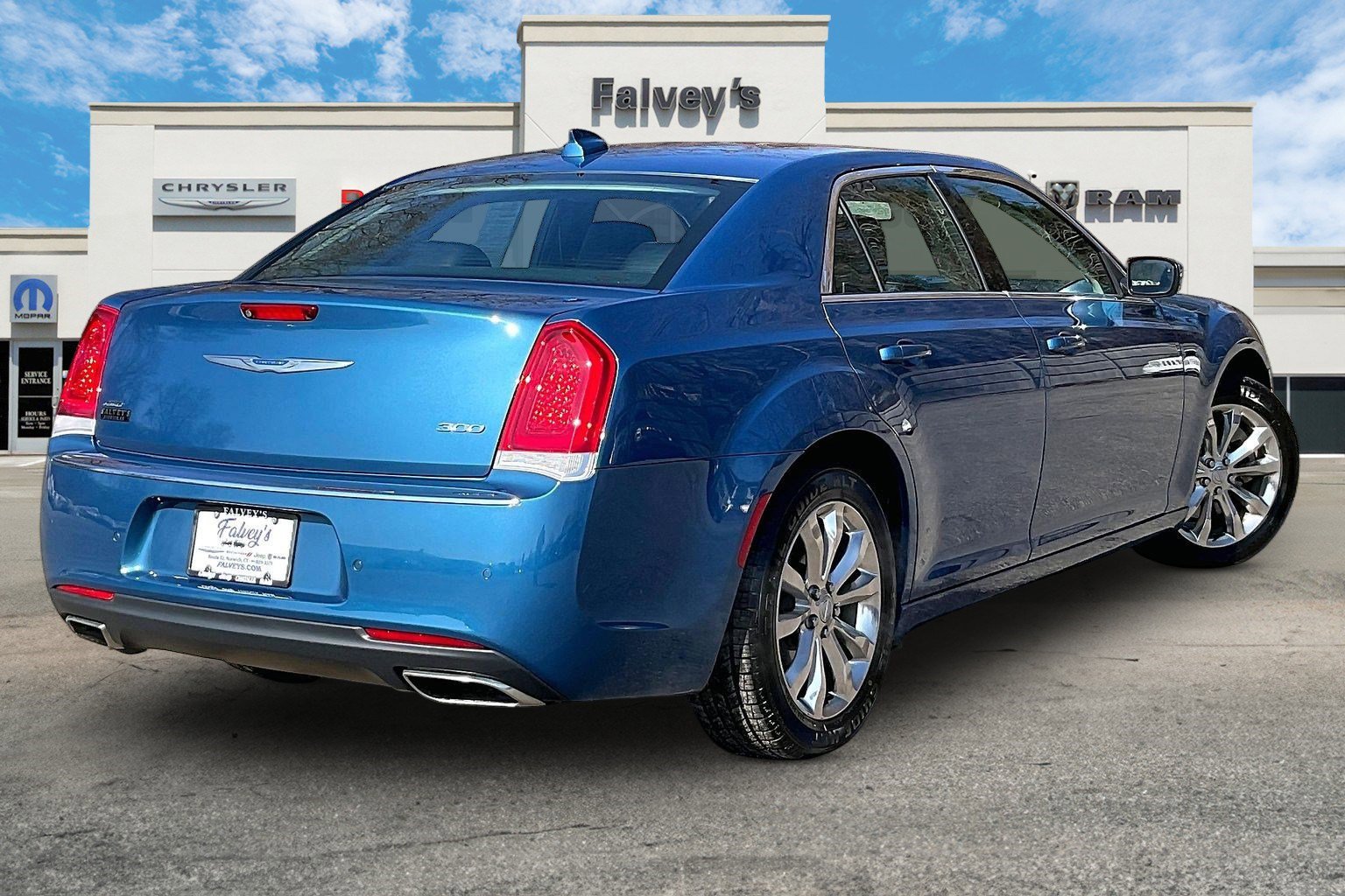 Used 2021 Chrysler 300 Touring L image 2