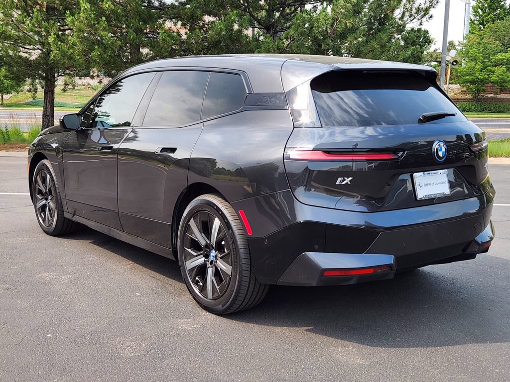 Used 2023 BMW iX xDrive50 w/ Sport Package AWD/4WD image 3