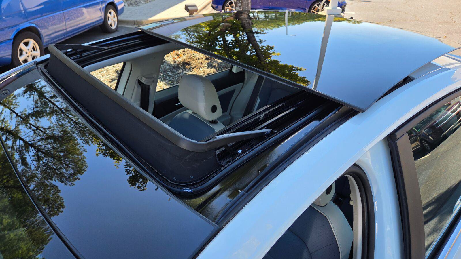 Certified 2025 Volkswagen Jetta SE w/ Sunroof Package FWD image 48