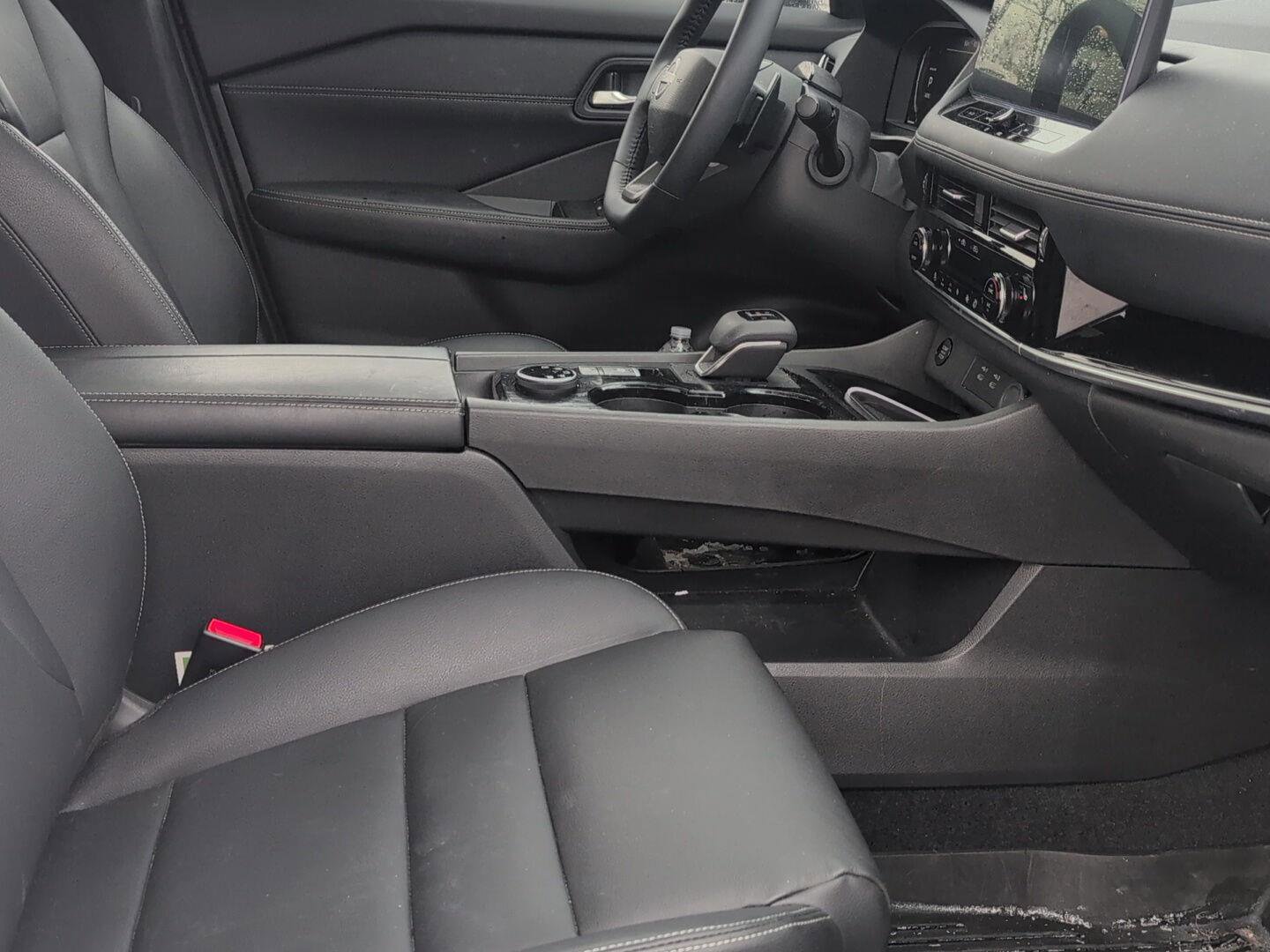 Used 2025 Nissan Rogue SL w/ Tech Package image 10