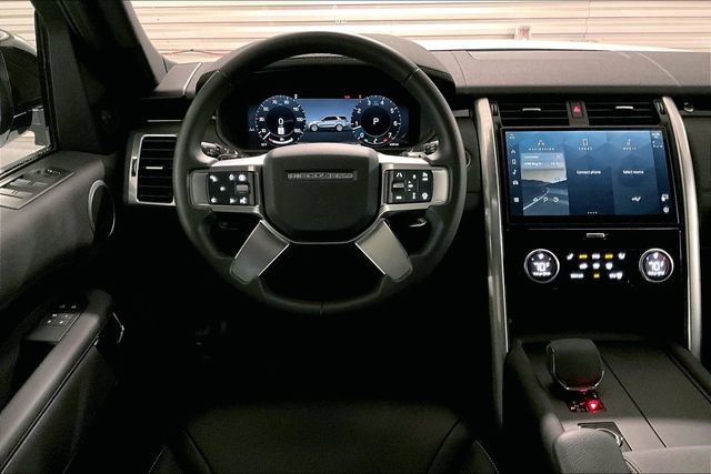 Certified 2025 Land Rover Discovery S image 4