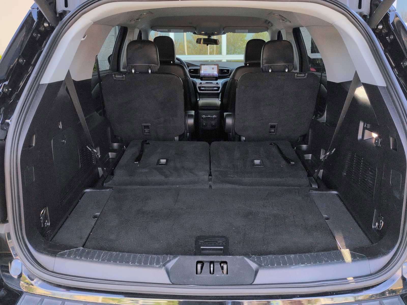 Used 2021 Ford Explorer XLT w/ Equipment Group 202A AWD/4WD image 33