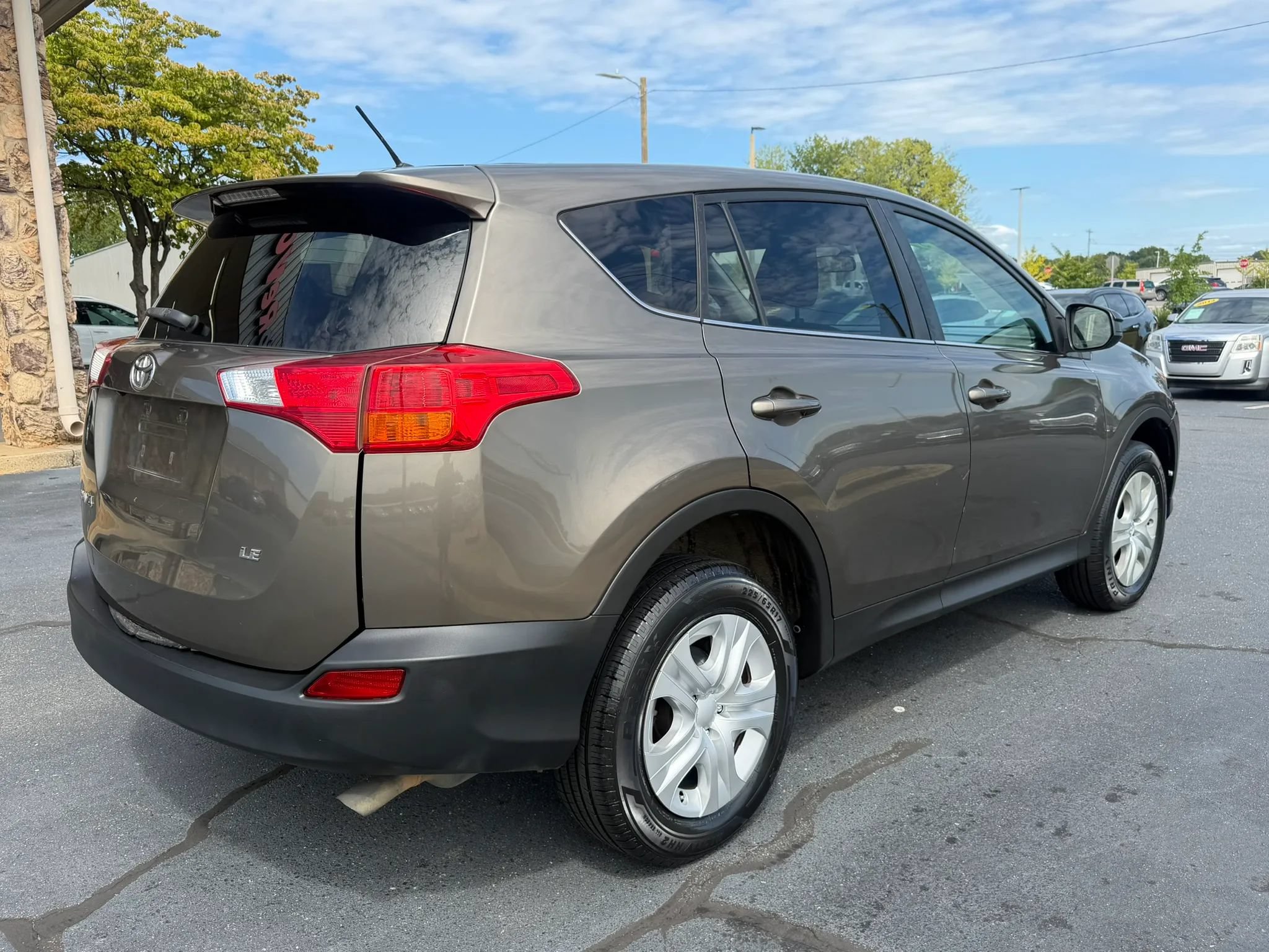 Used 2015 Toyota RAV4 LE FWD image 7