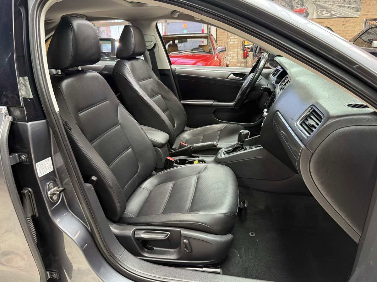 Used 2013 Volkswagen Jetta TDI FWD image 22