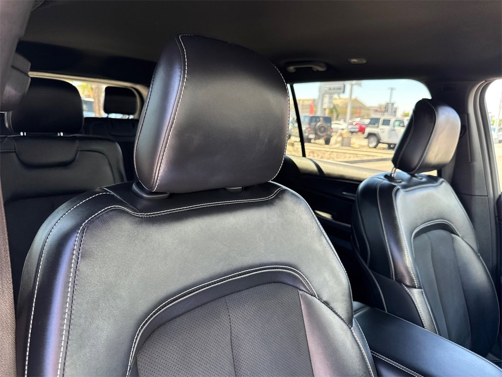 Used 2021 Jeep Grand Cherokee L Laredo image 12