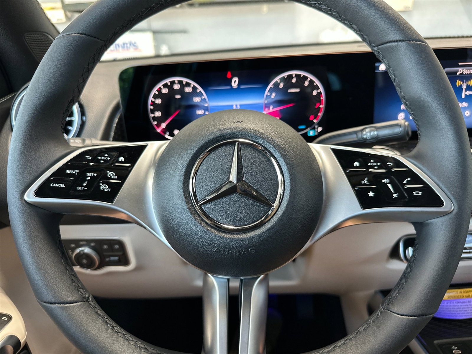 New 2025 Mercedes-Benz GLB 250 4MATIC image 24