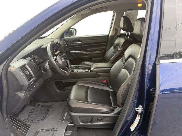 Used 2025 Nissan Pathfinder SL AWD/4WD image 10