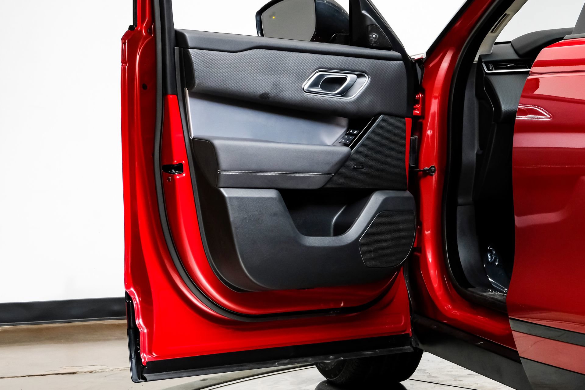 Used 2023 Land Rover Range Rover Velar R-Dynamic S image 43