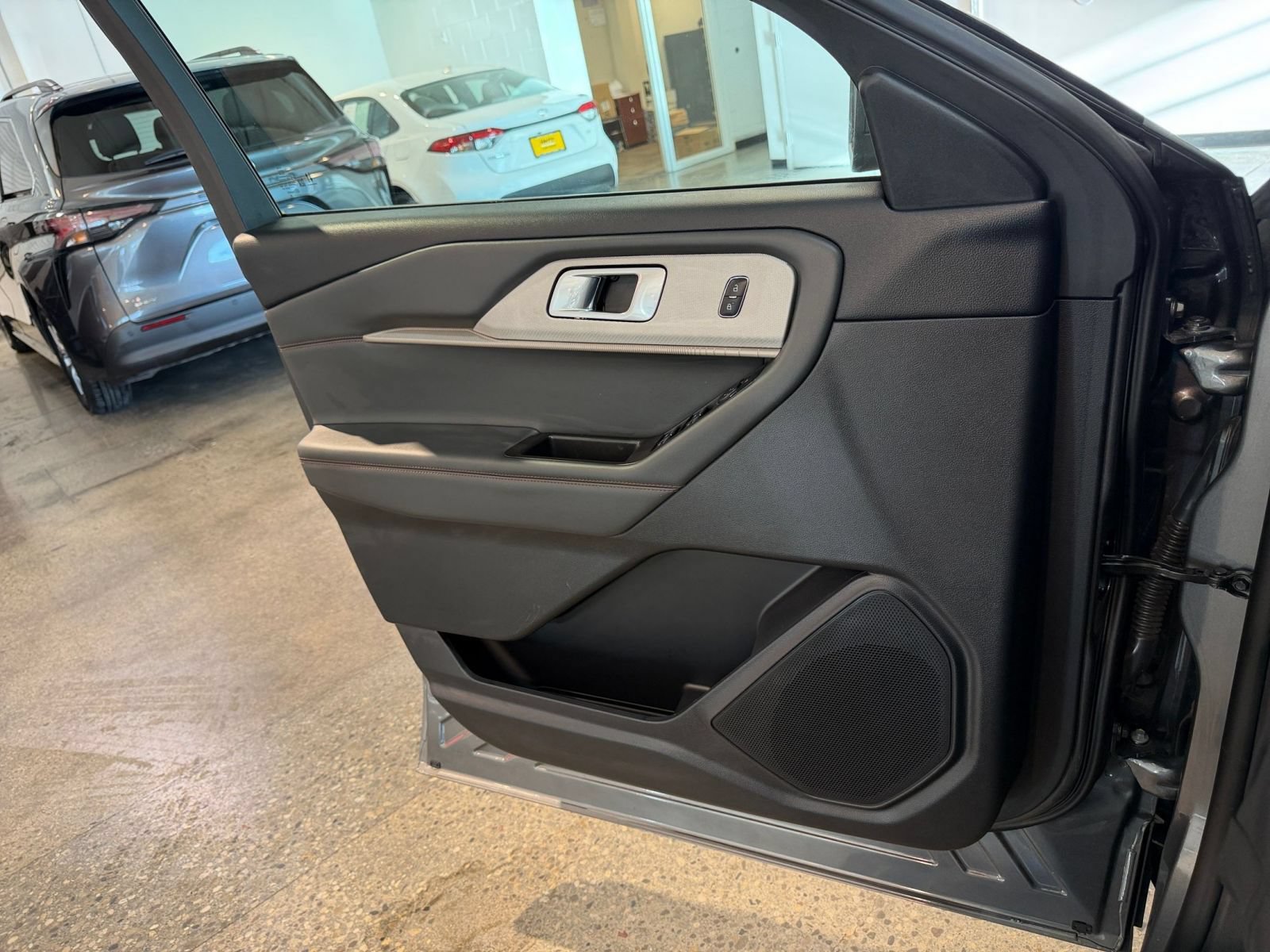 Used 2026 Ford Explorer Active AWD/4WD image 18