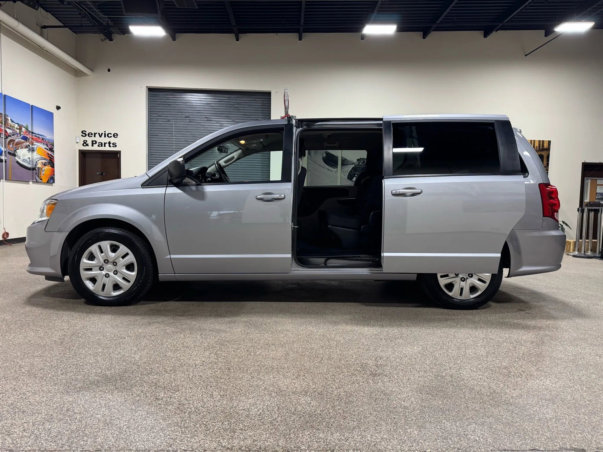Used 2018 Dodge Grand Caravan SE image 22