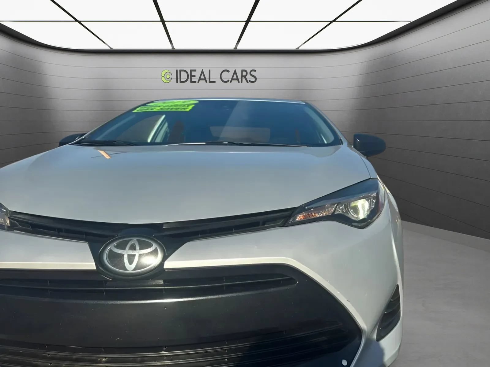 Used 2019 Toyota Corolla LE FWD image 2