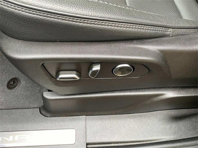 Used 2023 GMC Yukon XL Denali w/ Denali Reserve Package image 17