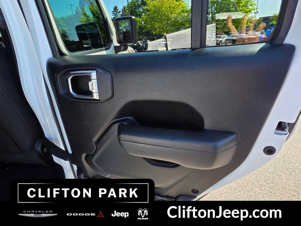 Used 2023 Jeep Gladiator Rubicon w/ Cold Weather Group AWD/4WD image 17