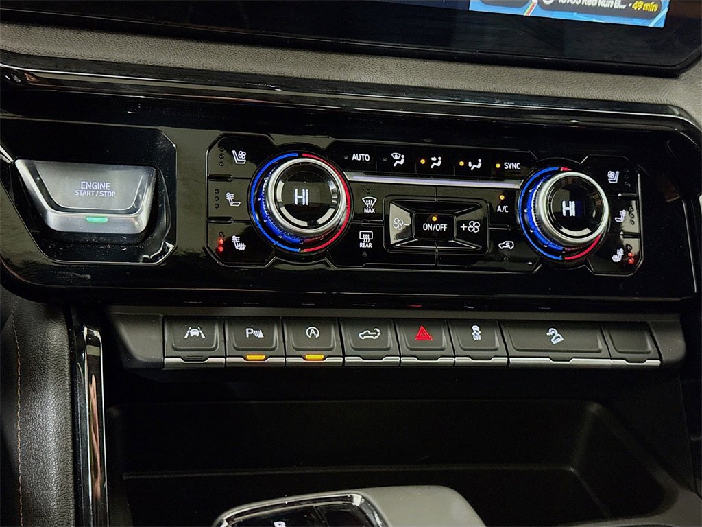 Used 2025 GMC Sierra 1500 AT4 w/ Technology Package image 8