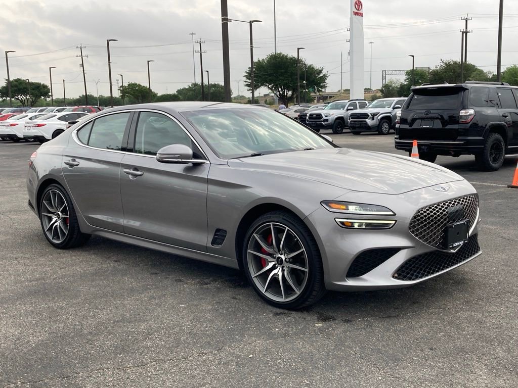 Used 2025 Genesis G70 2.5T image 3