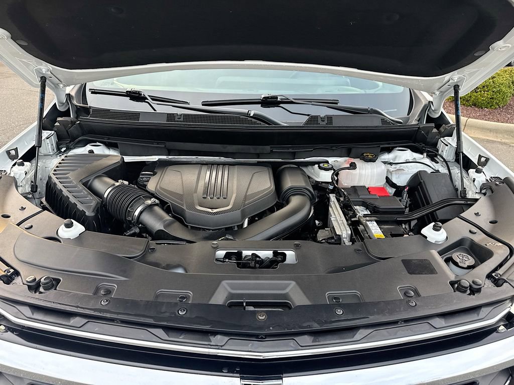 Used 2025 Chevrolet Traverse LT image 32