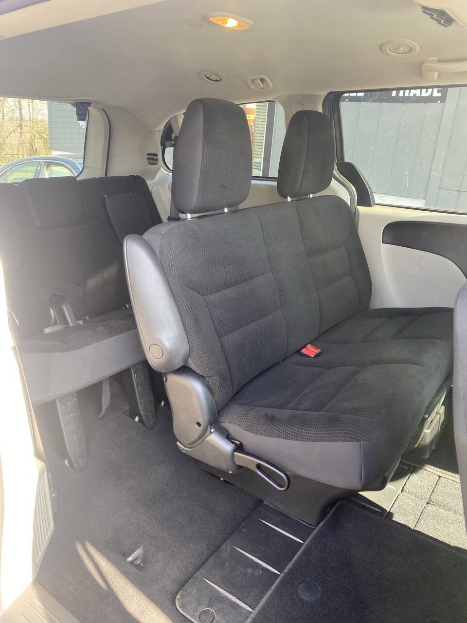 Used 2018 Dodge Grand Caravan SE w/ UConnect Hands-Free Group image 3