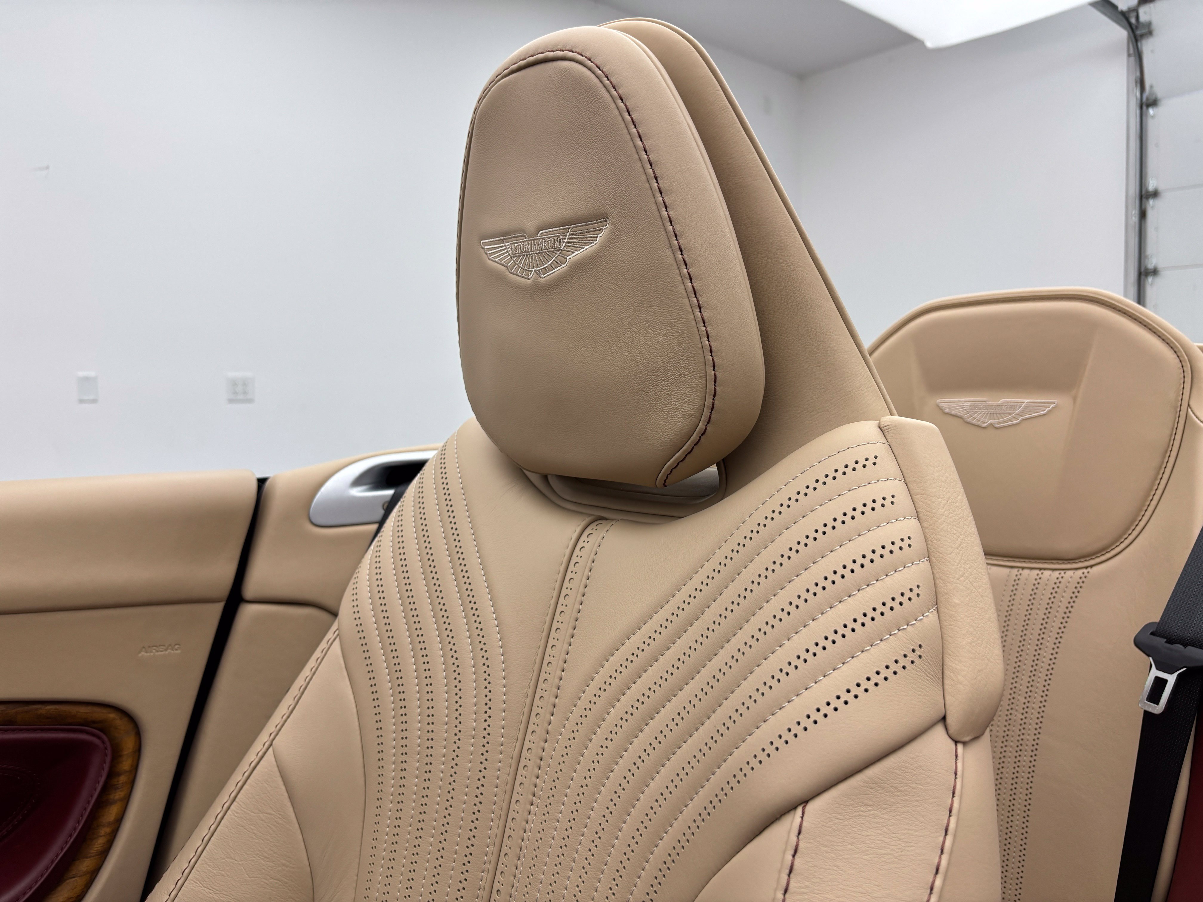 Used 2019 Aston Martin DB11 Volante RWD image 55